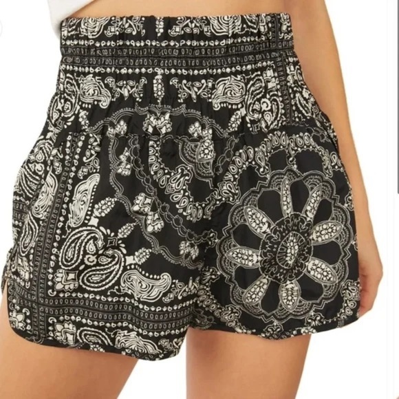 Free People Movement The Way Home Short Bandana Print Black and White (Small) - Picture 1 of 5